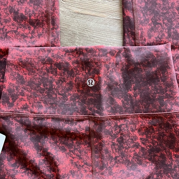 Wunder Train HR Tight 25” Denim Wash Print Autumn Red Black - Picture 5 of 9